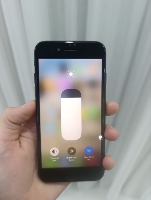 Продам IPhone Se 2020