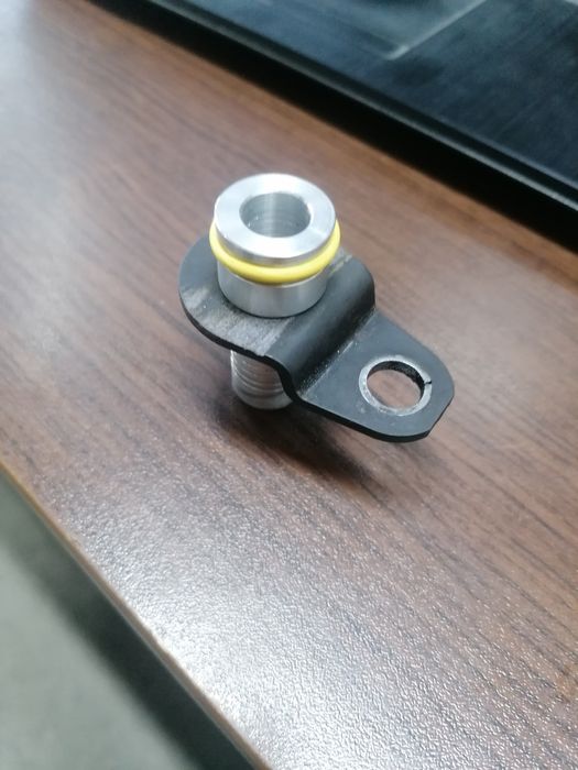 Щуцер/фланец воден маркуч маслен охладител  PSA Peugeot Citroen HDi