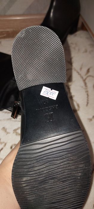 Продам новые сапоги. Торг!