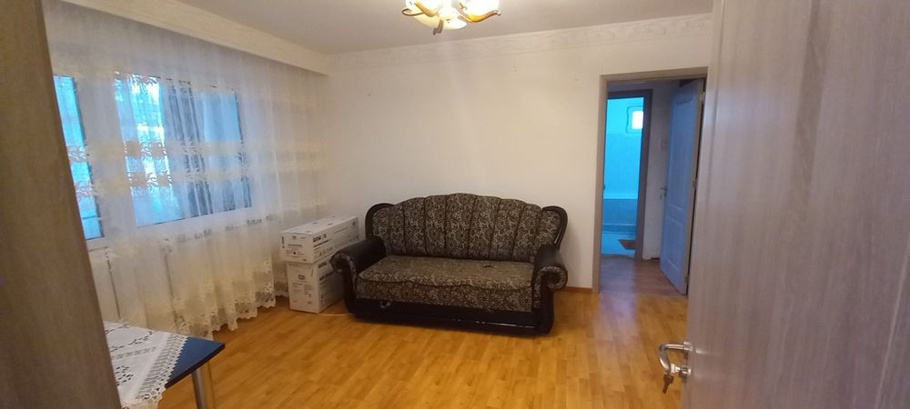 Inchiriez apartament  cu 2 camere etaj 1 la piata mare
