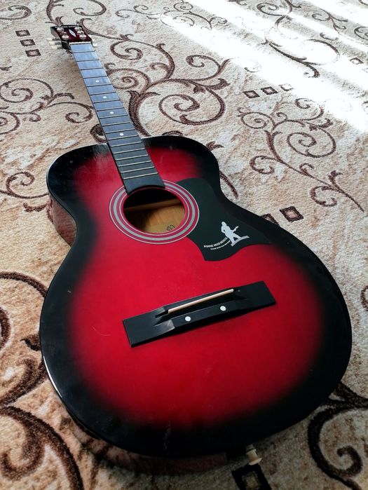 Акустическая гитара Ronnie Wood, красная