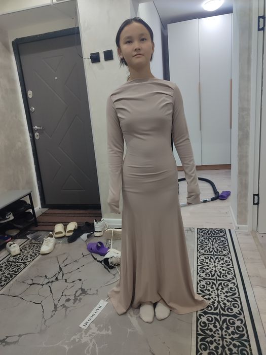 Продам новая платье бежовая на 15,16 лет продам за 7000