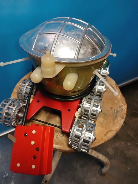 Стара СССР играчка луноход.