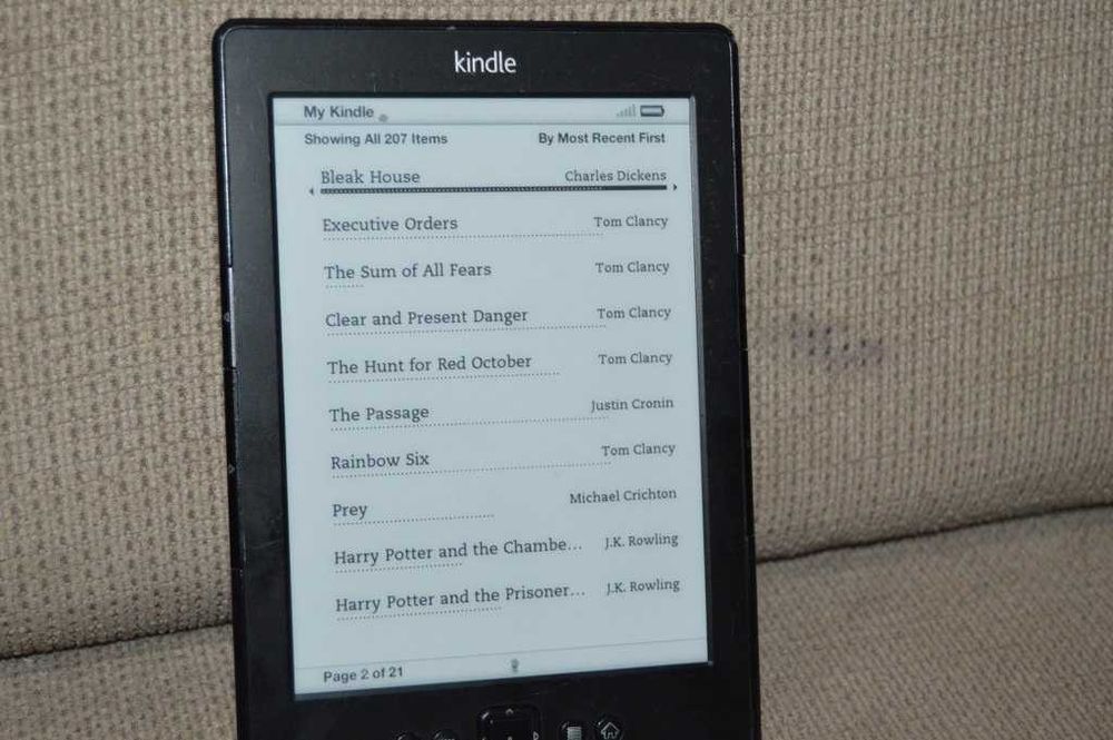 E-reader Amazon Kindle 4 (Gen 4, Negru, Display E-Ink 6", 207 carti engleza)