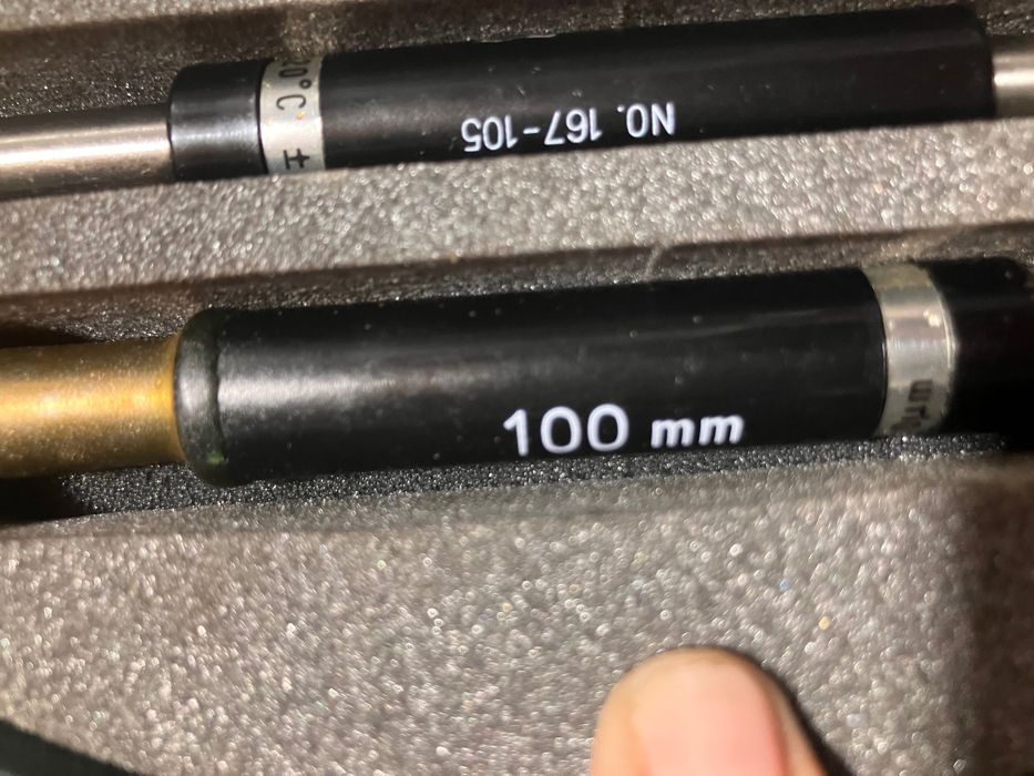 Micrometru exterior Mitutoyo 100–200 mm, precizie 0.01 mm,