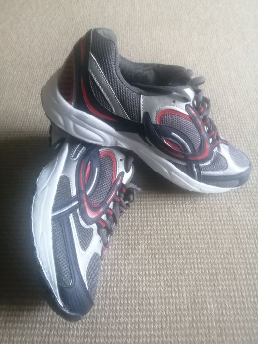 Мъжки маратонки нови, номер 43.