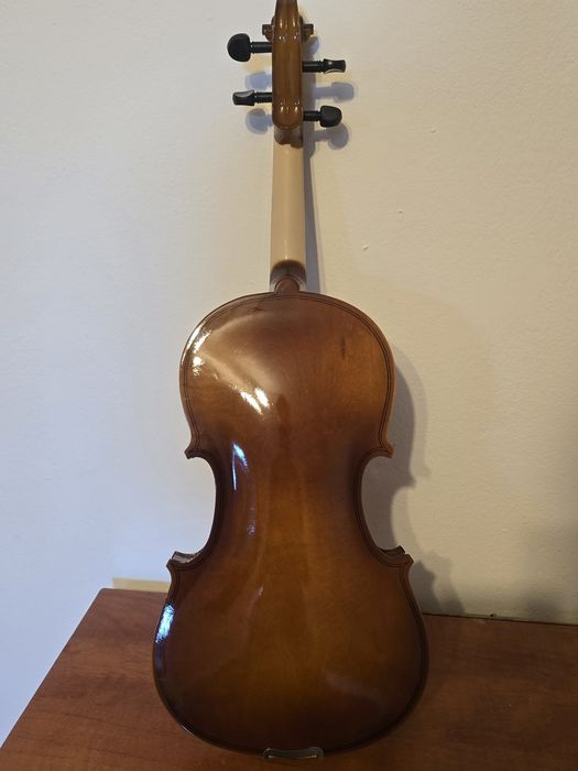 Vioară 4/4 nouă cu geantă de transport