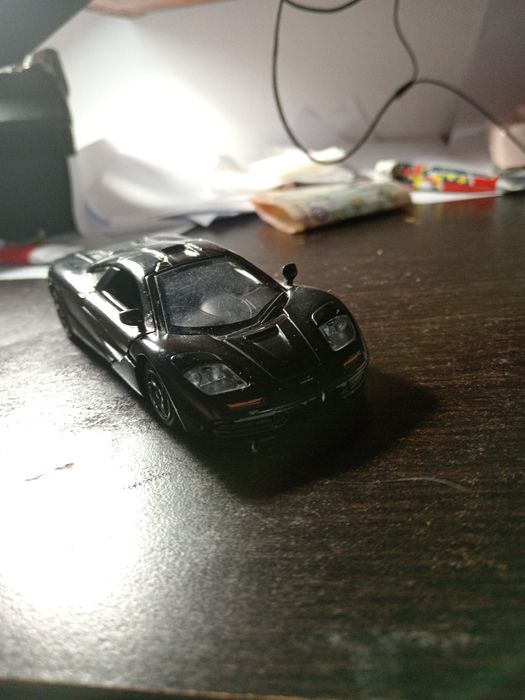 McLaren F1 negru