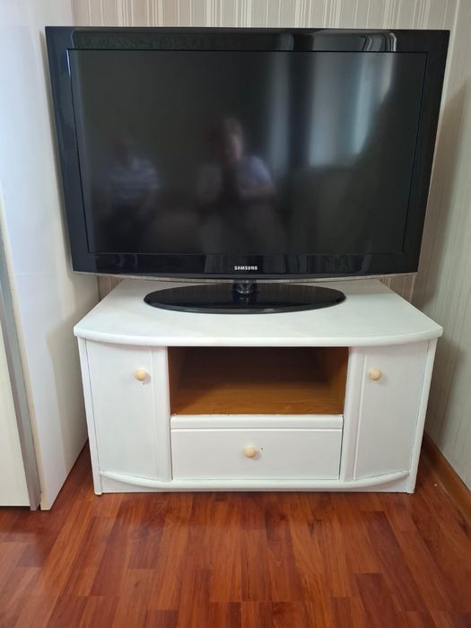 Продам телевизор Samsung вместе с тумбой