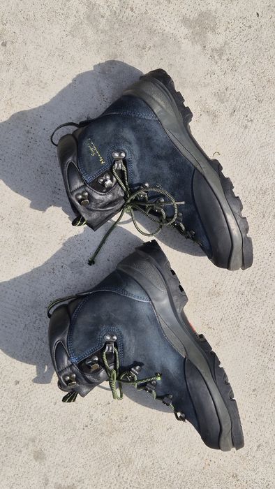 Bocanci salomon pentru trekking
