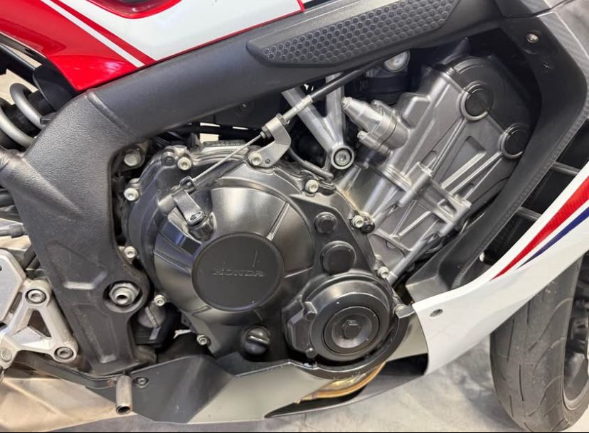 Honda Cbr650f, 2014, ABS, tinuta in garaj.