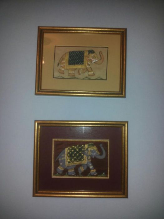 Картинки, шелк, в деревянной рамке под стеклом