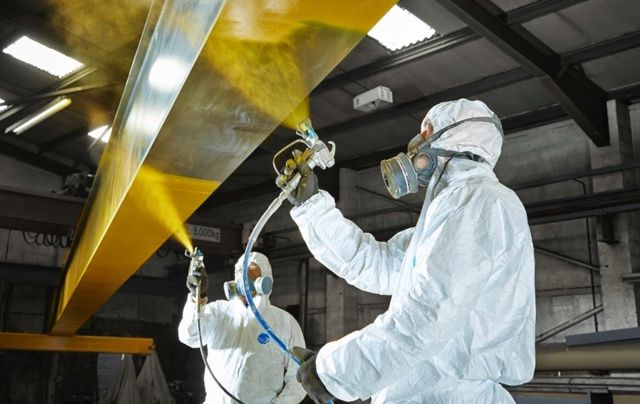 Покраска стен потолков