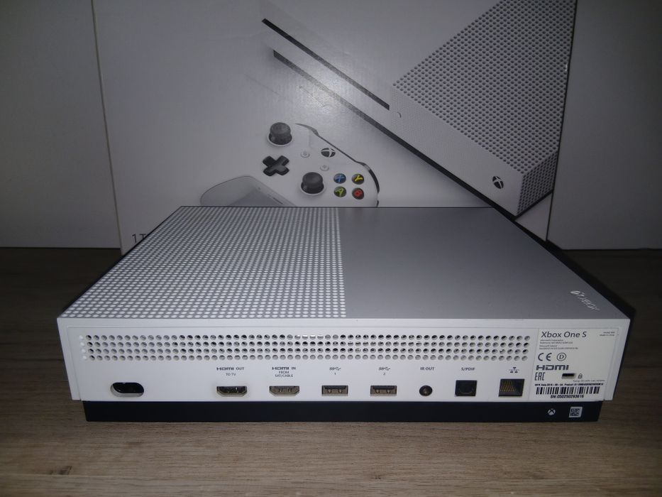 Vând Consolă Xbox One S 1 TB
