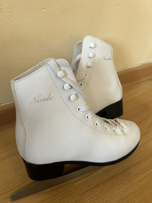 Коньки фигурные для девочки