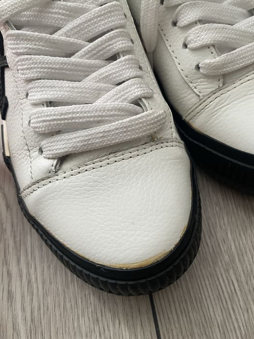 Off White Femei din piele