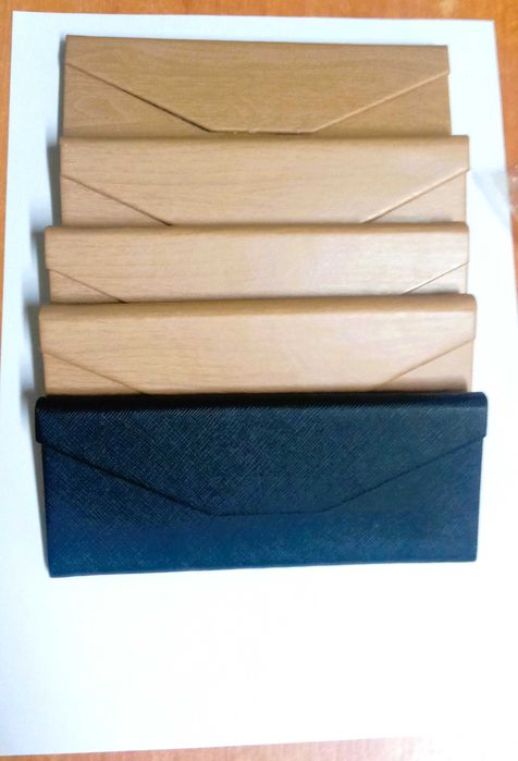 Твердые футляры для очков