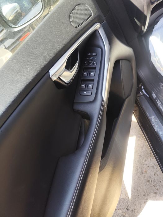 Volvo v40 2000d 150к.с 2019г D3 R Design