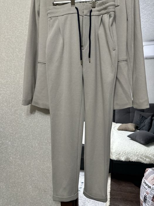 Продается женский костюм, размер 36