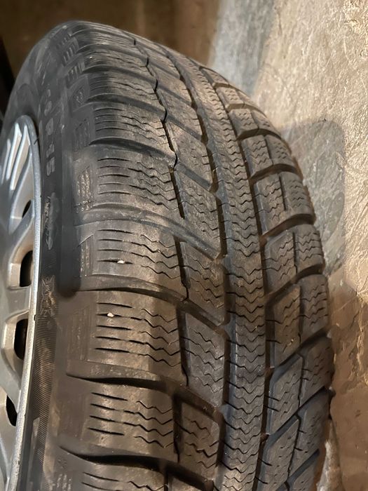 Продавам железни джанти с гуми Michelin Alpin зимни 185/60/15 , 5х100.
