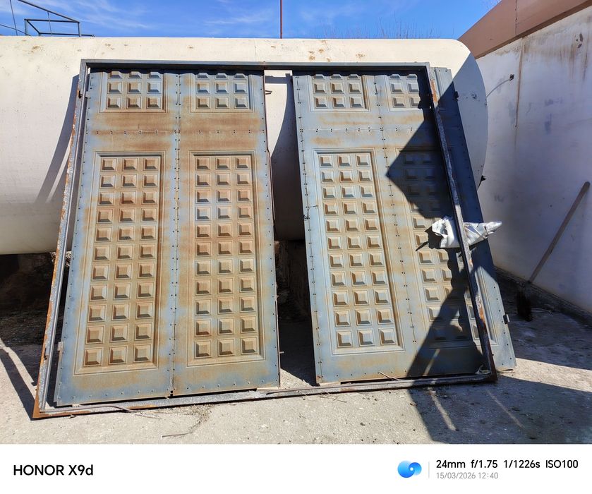 temir darvoza sotiladi