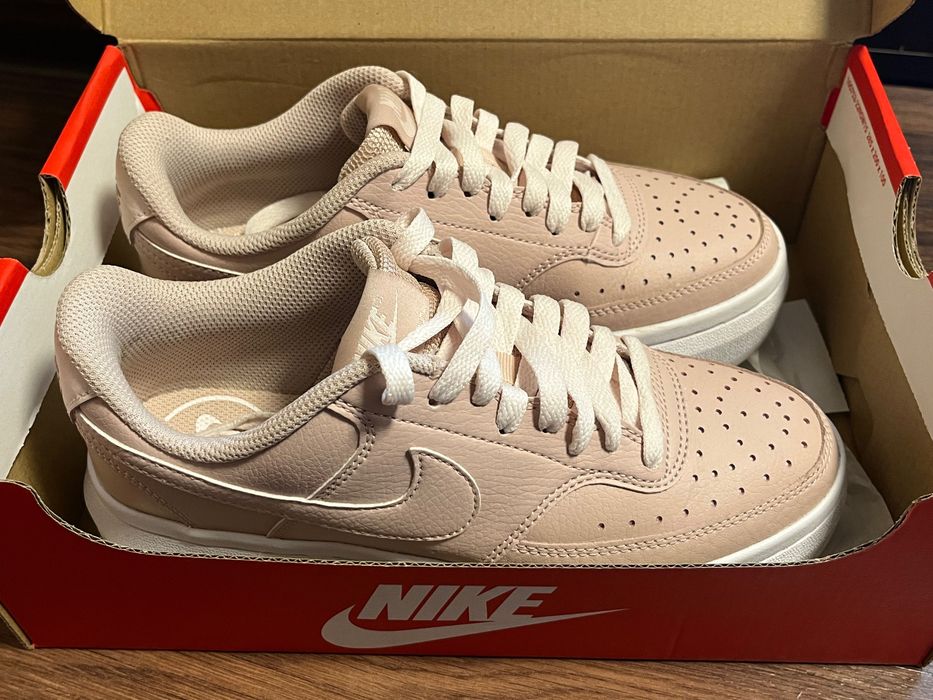 W NIKE Court vision alta ltr