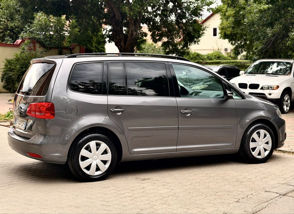 VOLKSWAGEN Touran 0 — imagine 3