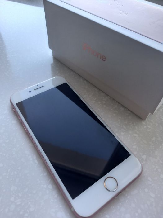 Продаю телефон IPhone 7.