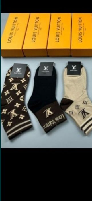 Șosete Louis Vuitton model 2026, transport gratuit prin posta romana