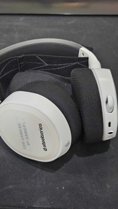Игровые наушники Steelseries Arctis 7
