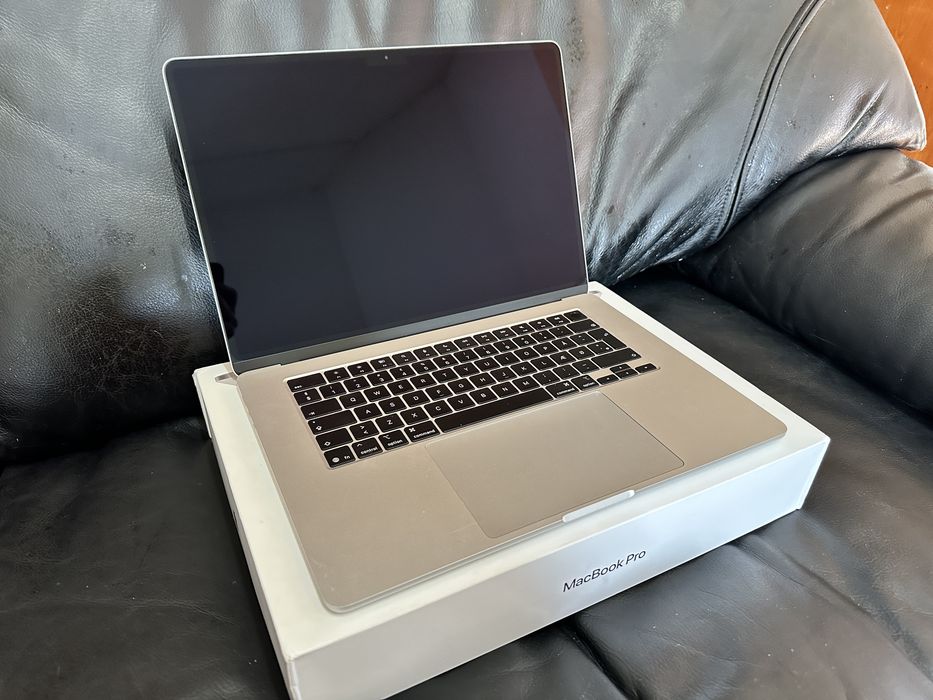 Macbook Air M4 15” Absolut ca Nou Componente Display Transport Gratuit