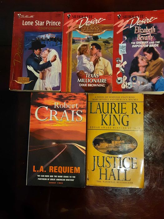 Carti diverse, in italiana, spaniola, germana, franceza, engleza