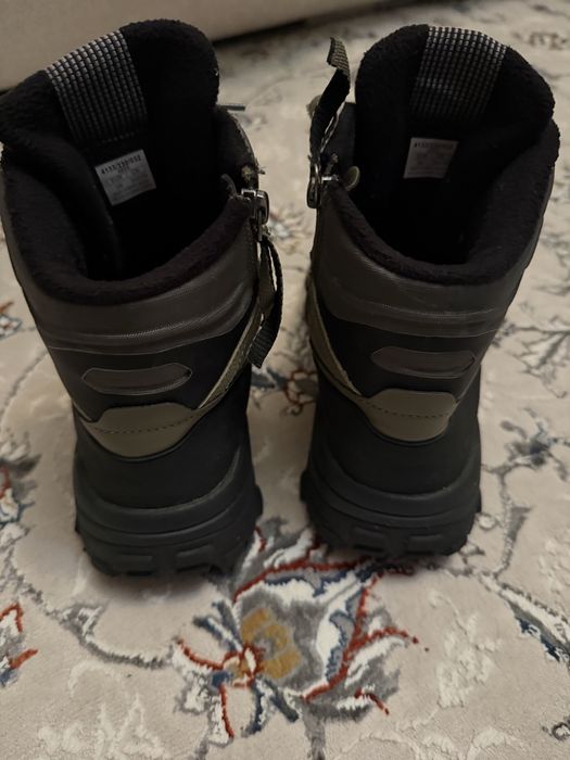 Продам зимние ботинки