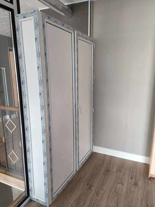 Пластиковая дверь