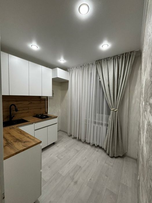 Продам  1 ком.центр новой планировки  от собственника