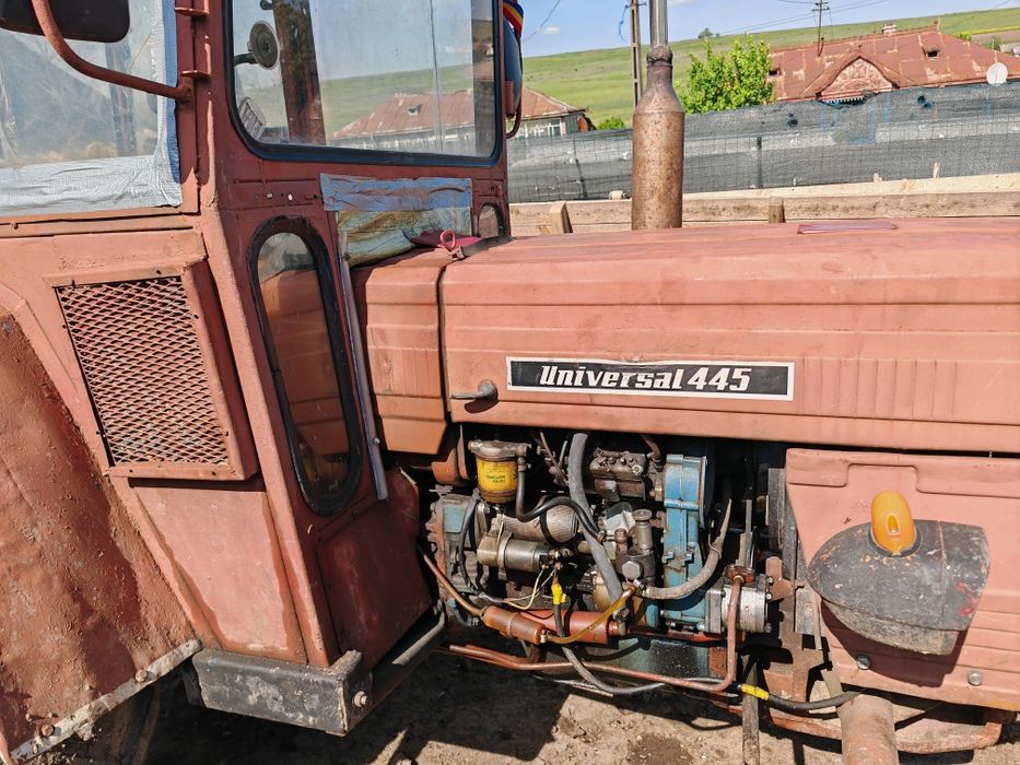 Vând tractor U445