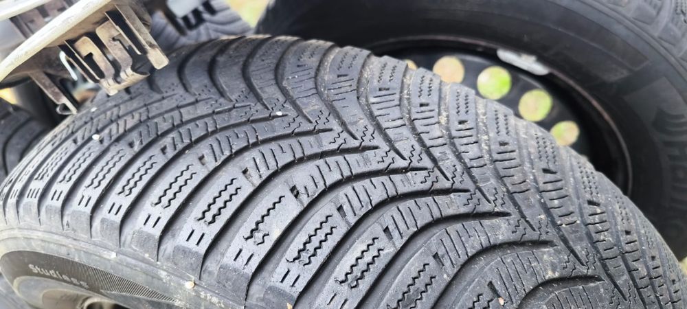 Vând set de 4 roți pe 17 inch, compatibile cu VW Golf 4 , form