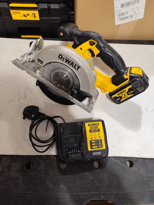 Акумулаторен ръчен циркуляр Девалт DeWALT комплект