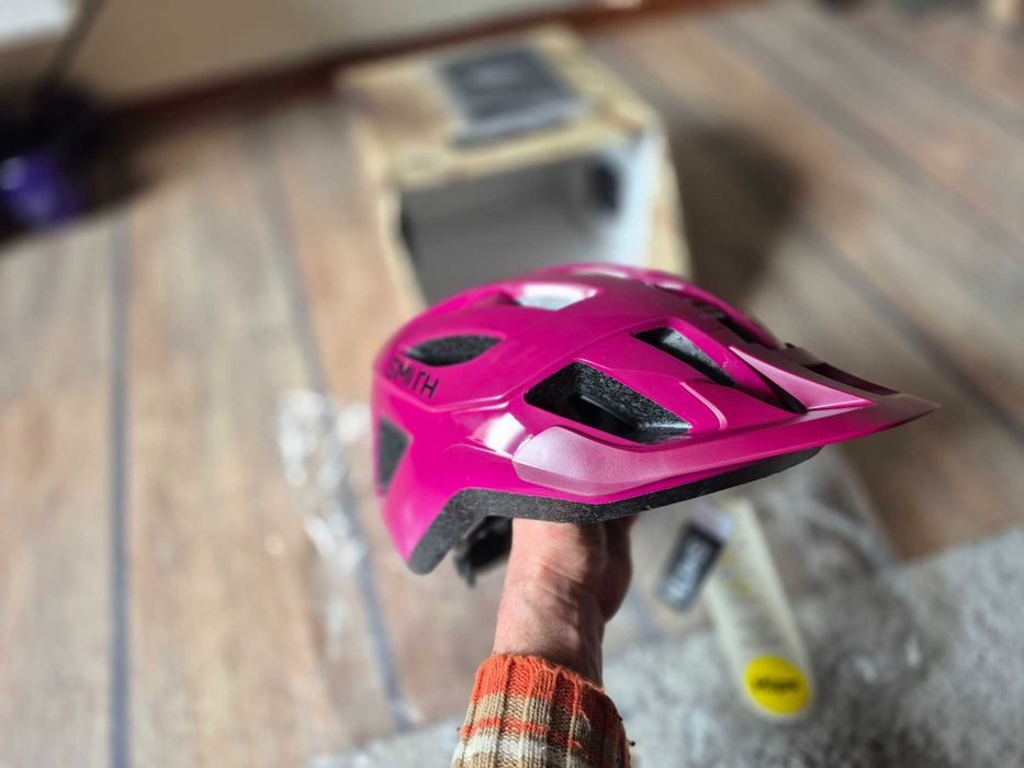 продавам нови каски  с MIP система Specialized Oakley Smith