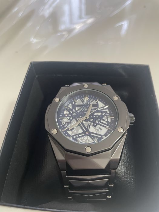 Часы от Hublot срочно