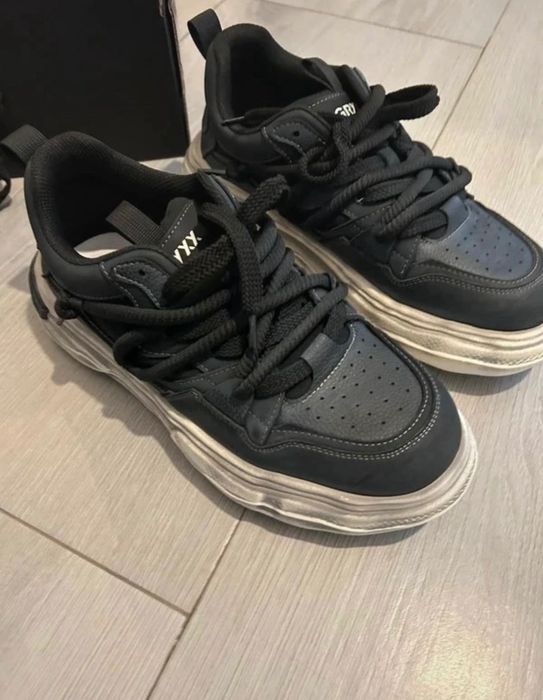 Vând pantofi GRYXX piele naturală