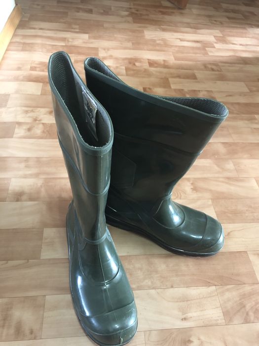 Продам рабочие резиновые сапоги