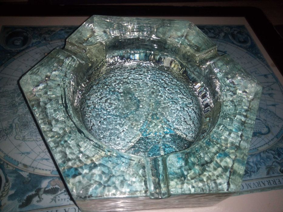 de  vanzare   scrumiera     mare     !!!