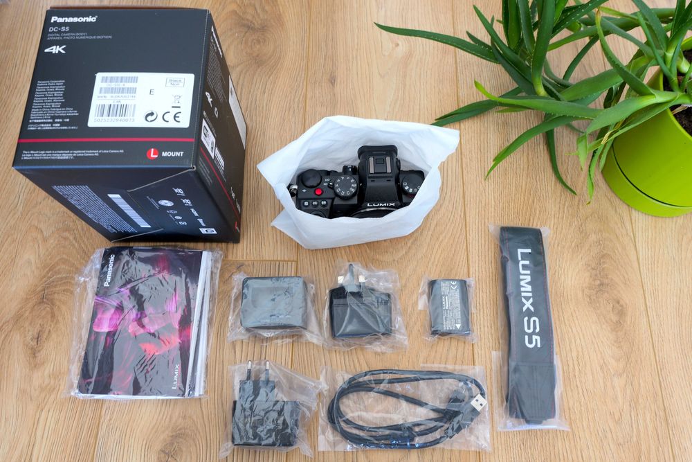 Panasonic Lumix S5 - Като чисто нов ! Бонус клетка Smallrig.