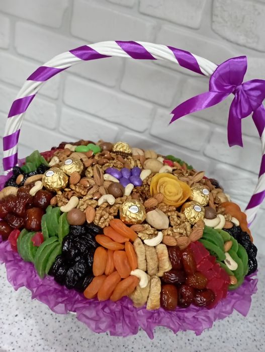 Корзины с сухофруктами