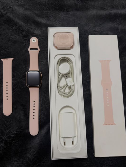 Apple watch series 5 rose gold