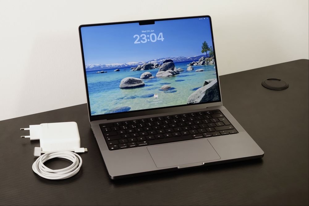 macbook pro m1 14 - Laptopuri oferte online | OLX.ro