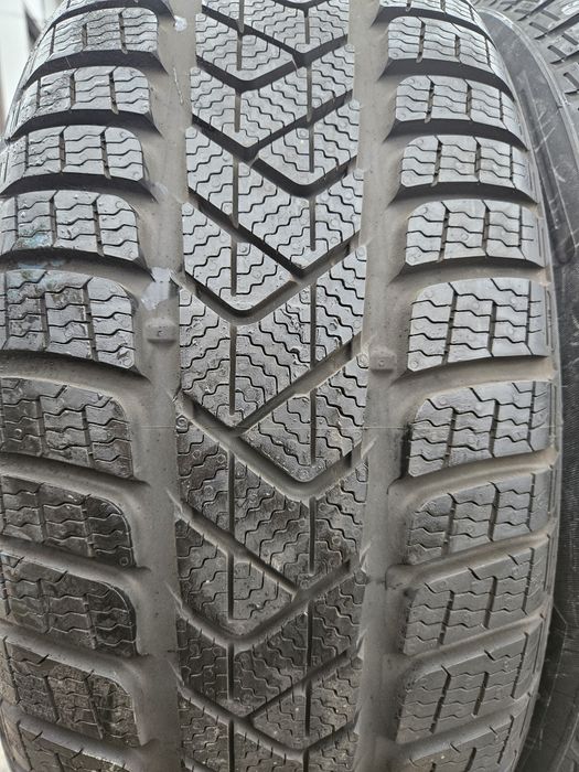Vând anvelope iarna 225/55/18 225/55r18 PIRELLI