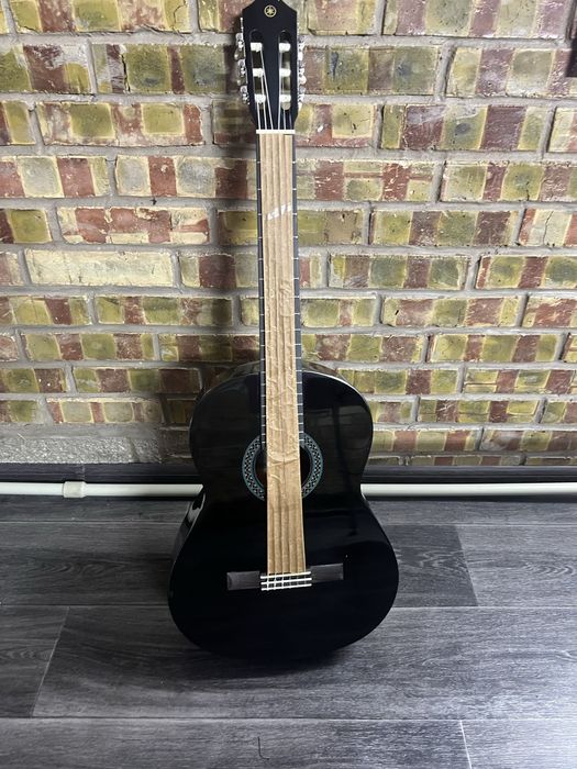 Yamaha c40 black