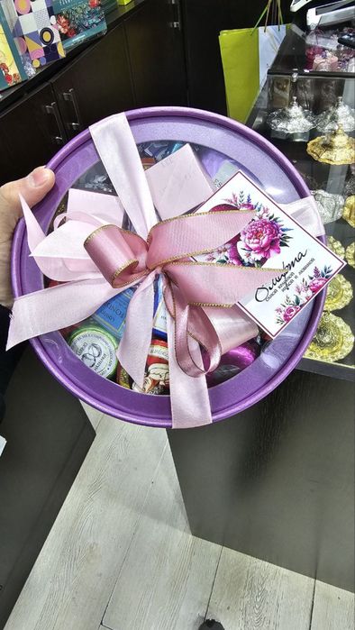 В наличии подарочная коробка с бельгийским, дубайским премиальным шок